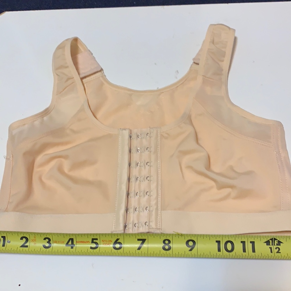 FLEXEES SHAPE WEAR BRALET SZ M. BEIGE  NEW